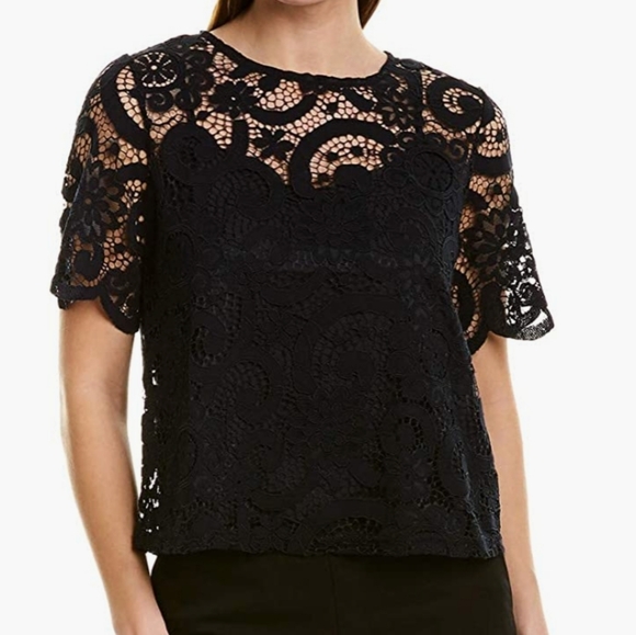 Bow-Back Lace Blouse - Picture 4 of 4